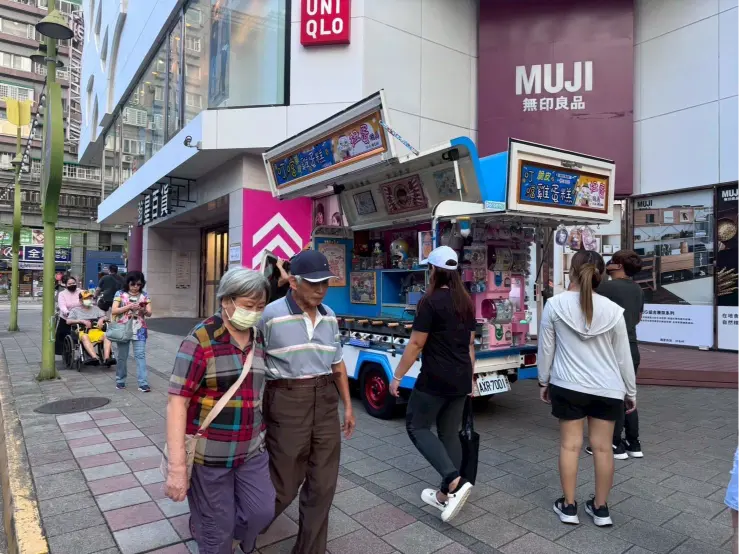 快閃《瀚星百貨x叮噹雞蛋糕餐車》