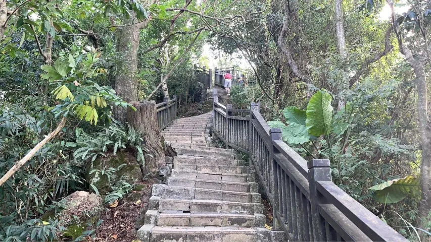 健行分享【瀚星百貨 × 仙跡岩】