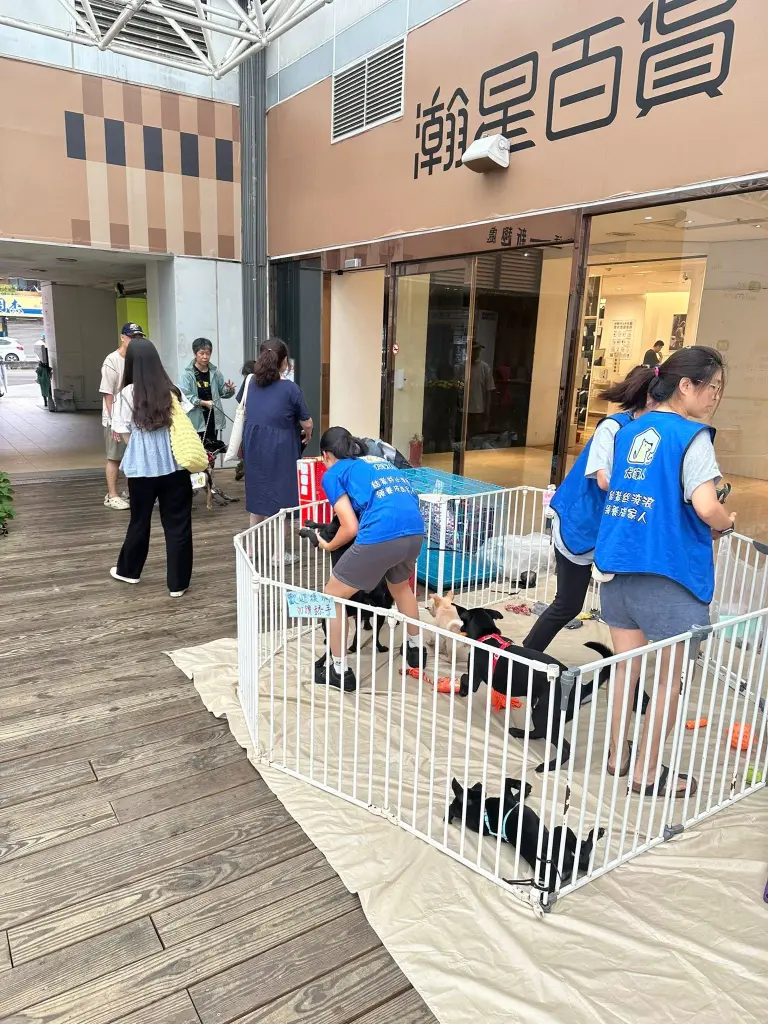 愛心活動《犬家人x瀚星百貨認養活動》