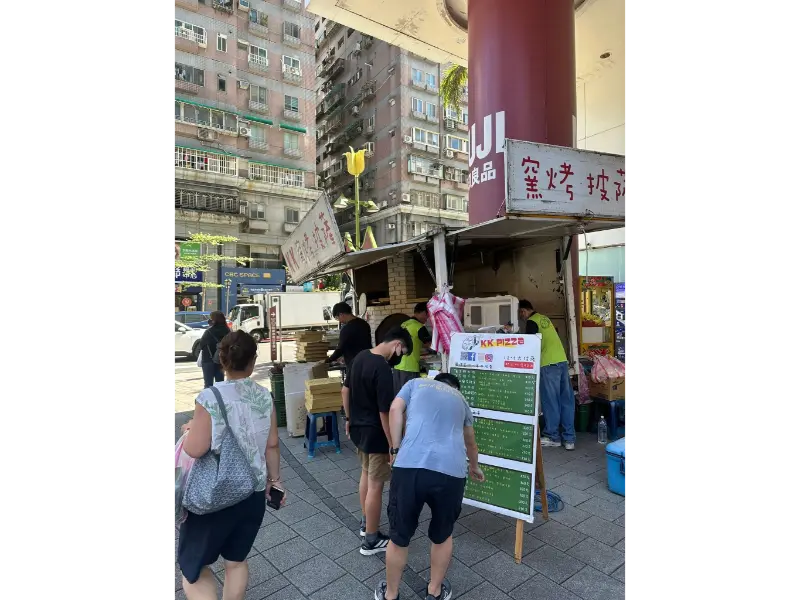 美味訊息《瀚星百貨x KK手工窯烤披薩》