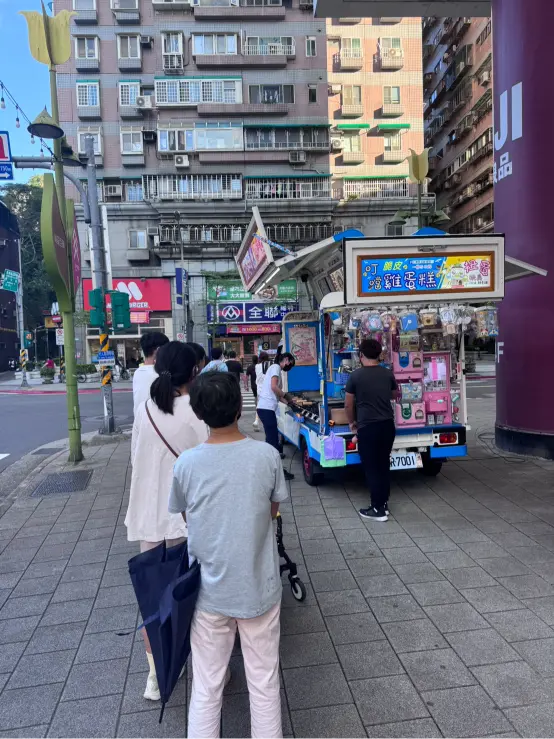 快報【瀚星百貨 × 叮噹脆皮雞蛋糕餐車】