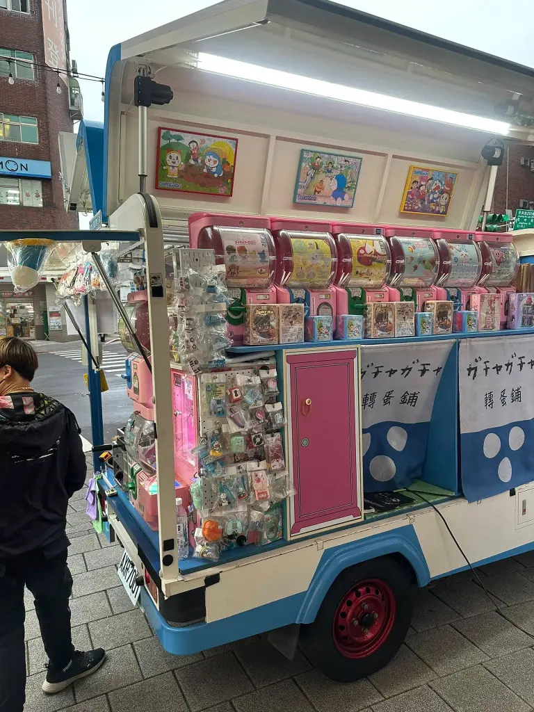快報【瀚星百貨 × 叮噹脆皮雞蛋糕餐車】