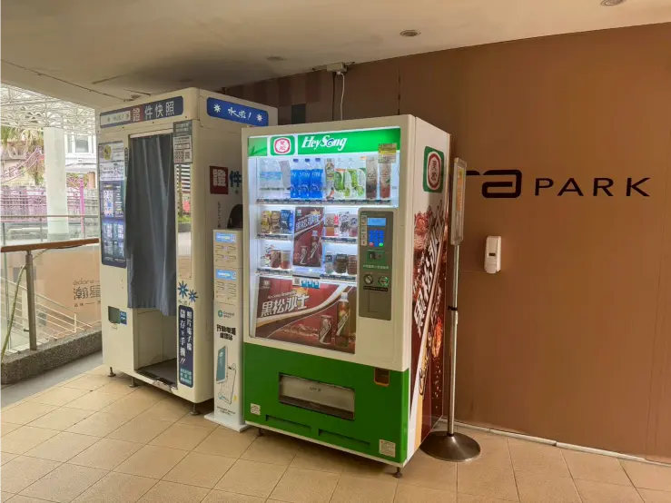 《瀚星百貨 x 黑松飲料販賣機》