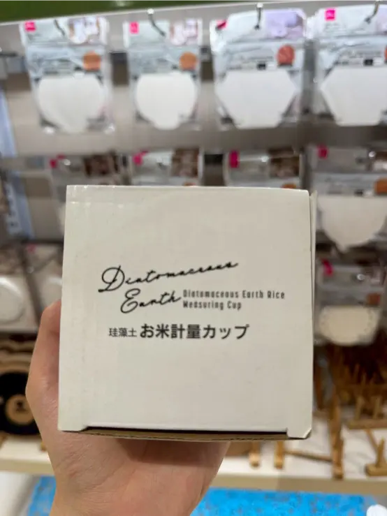《DAISO大創 × 珪藻土量米杯》